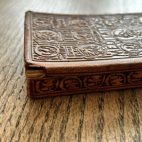 ***SOLD**1910 MARCUS AURELIUS MEDITATIONS EMBOSSED LEATHER GILT ROMAN PHILOSOPHY - Picture 2 of 16